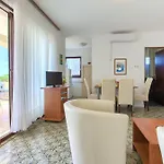 Vlatko Apartment *